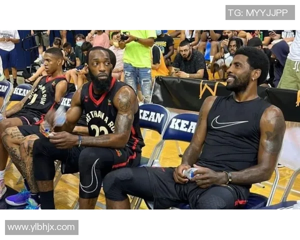 欧文在比赛中精彩扣篮姚明引发热议球迷纷纷讨论两位巨星的巅峰对决 欧文在比赛中精彩扣篮姚明引发热议球迷纷纷讨论两位巨星的巅峰对决