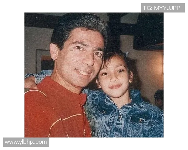 足球巨星成长之路从青涩少年到世界舞台的辉煌历程