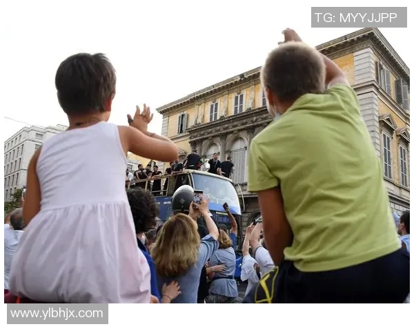 足球明星与球迷共庆胜利时刻的激情庆祝动作解析